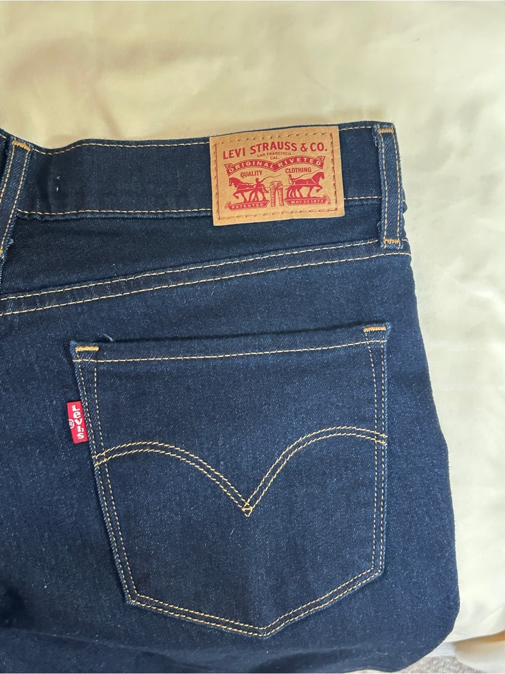 Levi's women's Dark Blue Denim Jeans